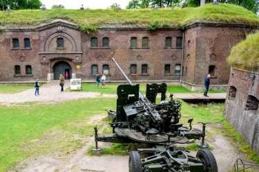 Obóz młodzieżowy, BAŁTYCKA PRZYGODA - Lasertag, Archertag wycieczka Krajobrazy Wyspy Wolin, Militarna Przygoda a dla chętnych wycieczka do Berlina. Kolonie 7-13 lat, Obóz 14-18 lat